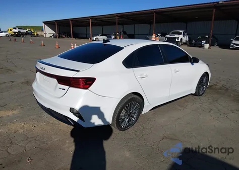 2022 Kia Forte Gt-Line z USA, uszkodzony, nr VIN 3KPF54AD9NE472006